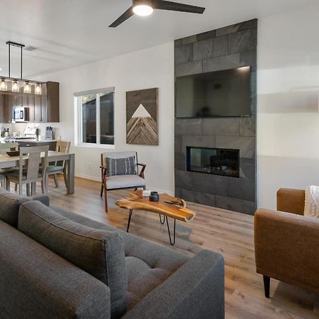 Flg Retreat - Modern Home With Mountain Views Flagstaff Bagian luar foto