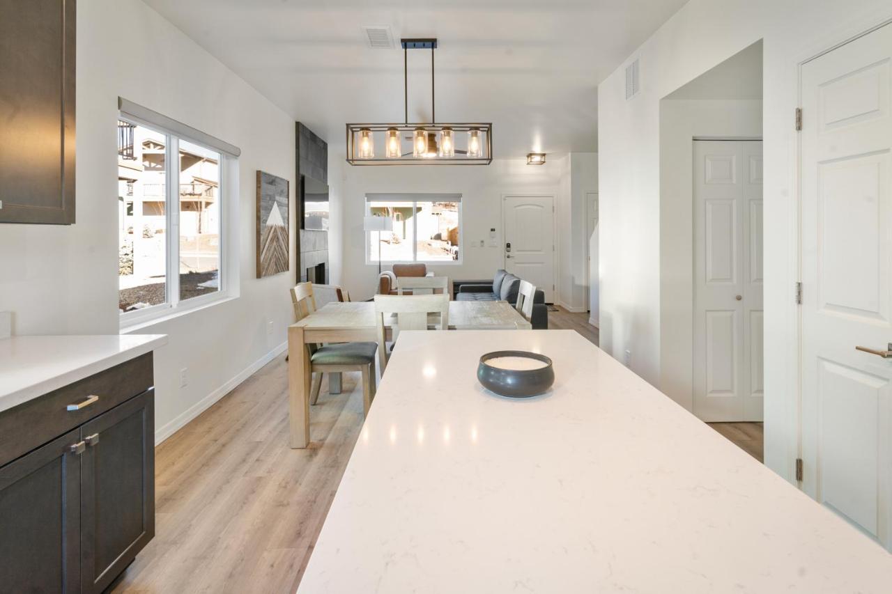 Flg Retreat - Modern Home With Mountain Views Flagstaff Bagian luar foto